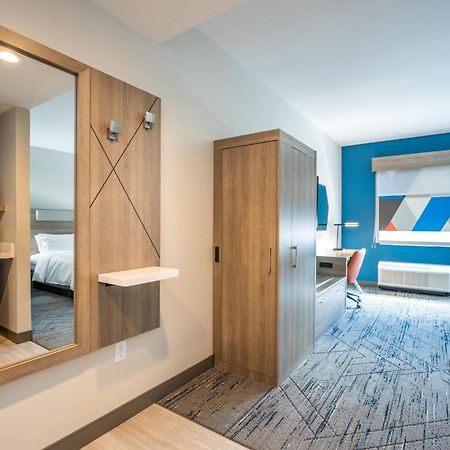 Holiday Inn Express & Suites Charlottesville By Ihg Bagian luar foto