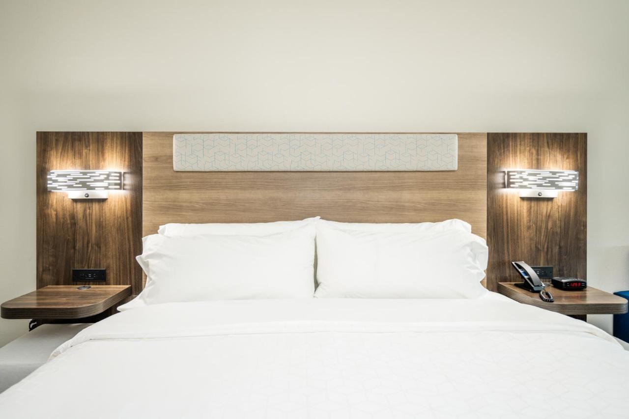 Holiday Inn Express & Suites Charlottesville By Ihg Bagian luar foto