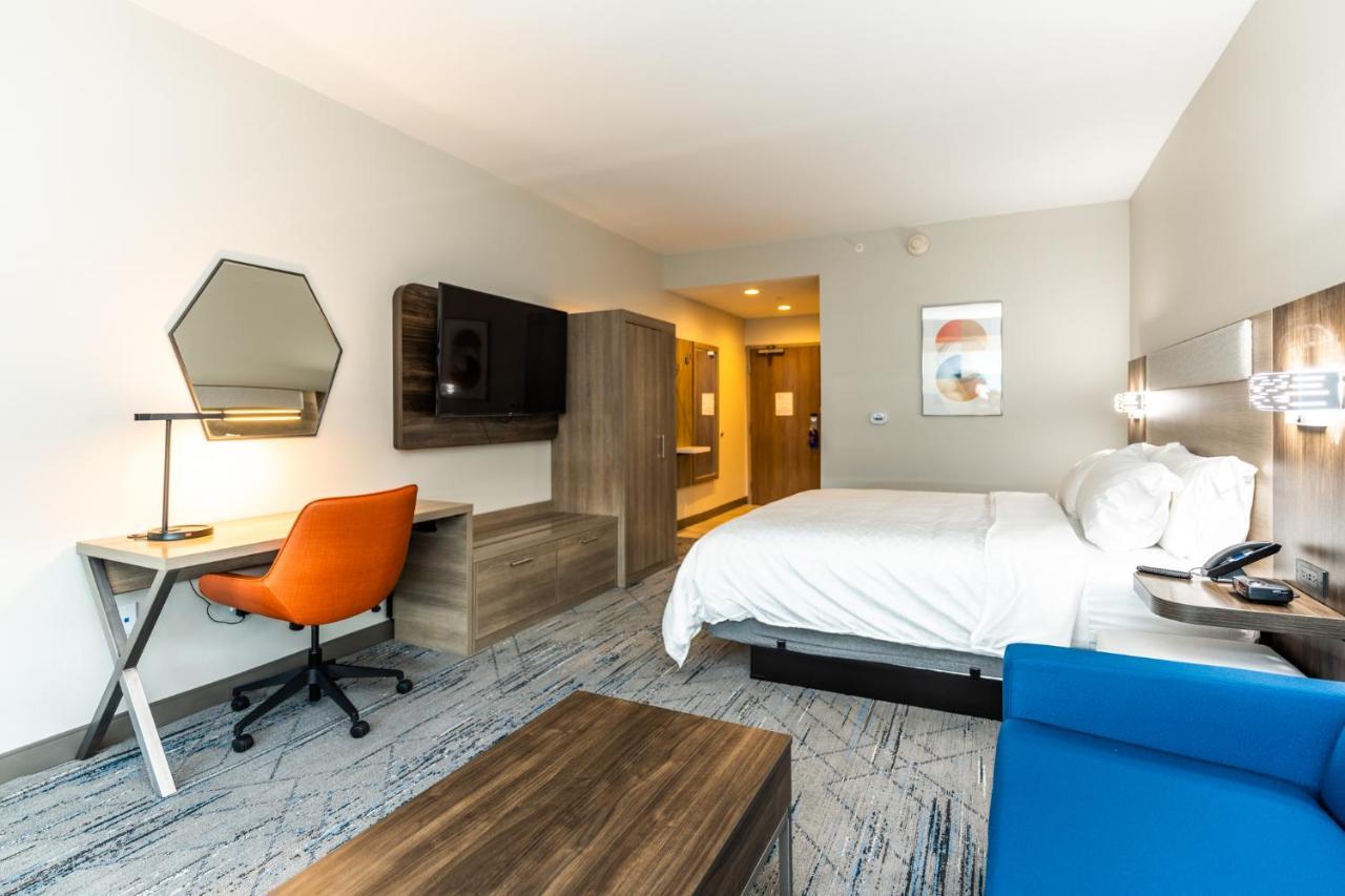 Holiday Inn Express & Suites Charlottesville By Ihg Bagian luar foto