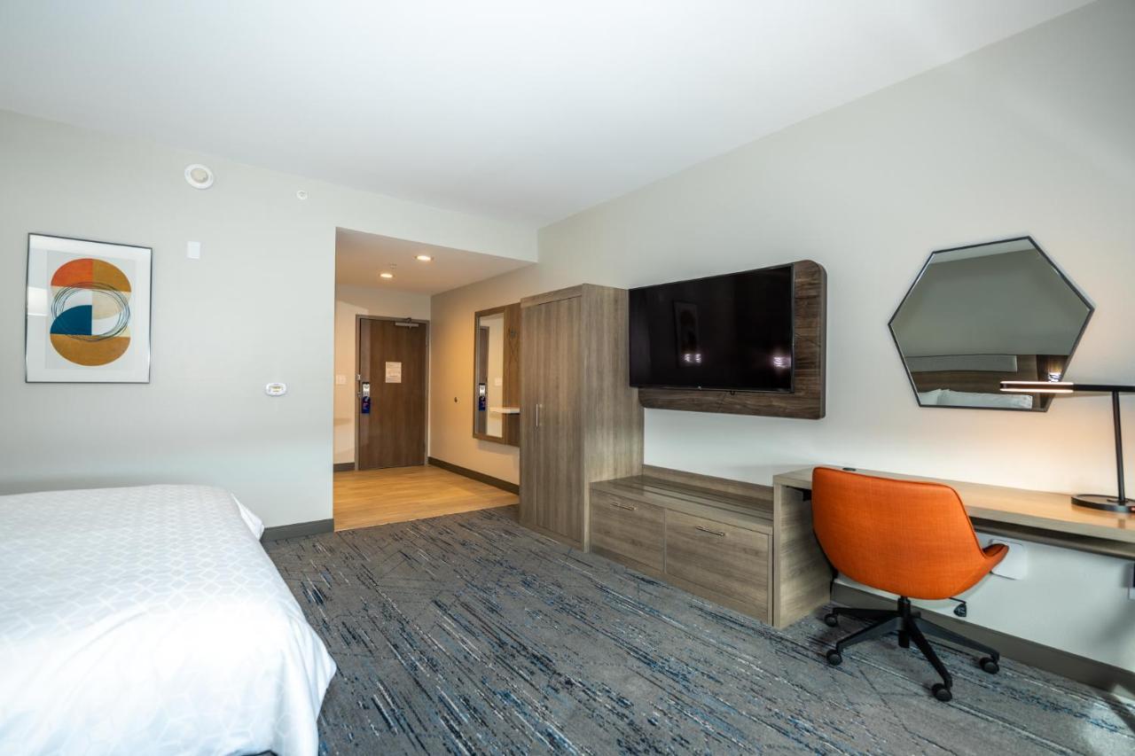 Holiday Inn Express & Suites Charlottesville By Ihg Bagian luar foto