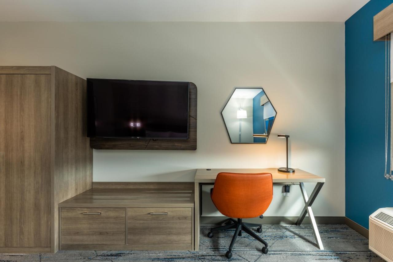 Holiday Inn Express & Suites Charlottesville By Ihg Bagian luar foto
