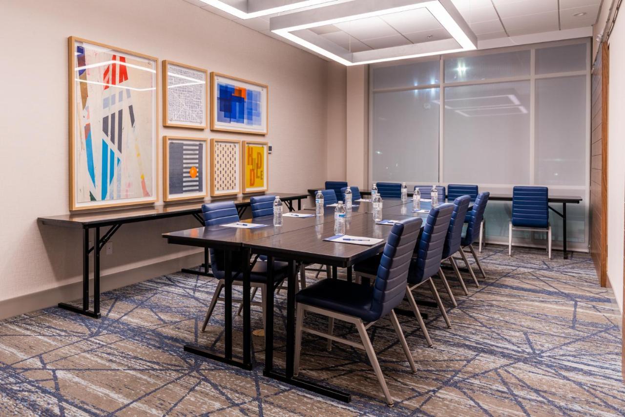 Holiday Inn Express & Suites Charlottesville By Ihg Bagian luar foto