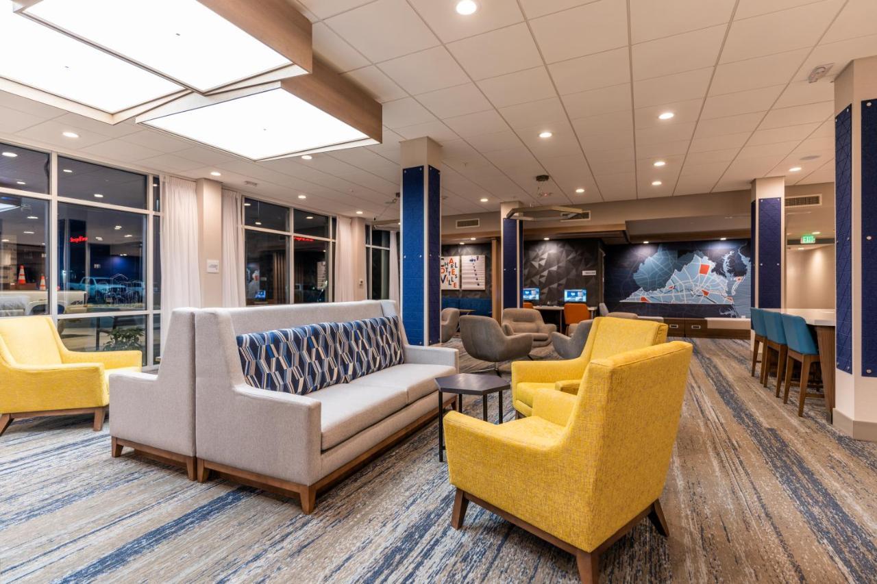 Holiday Inn Express & Suites Charlottesville By Ihg Bagian luar foto