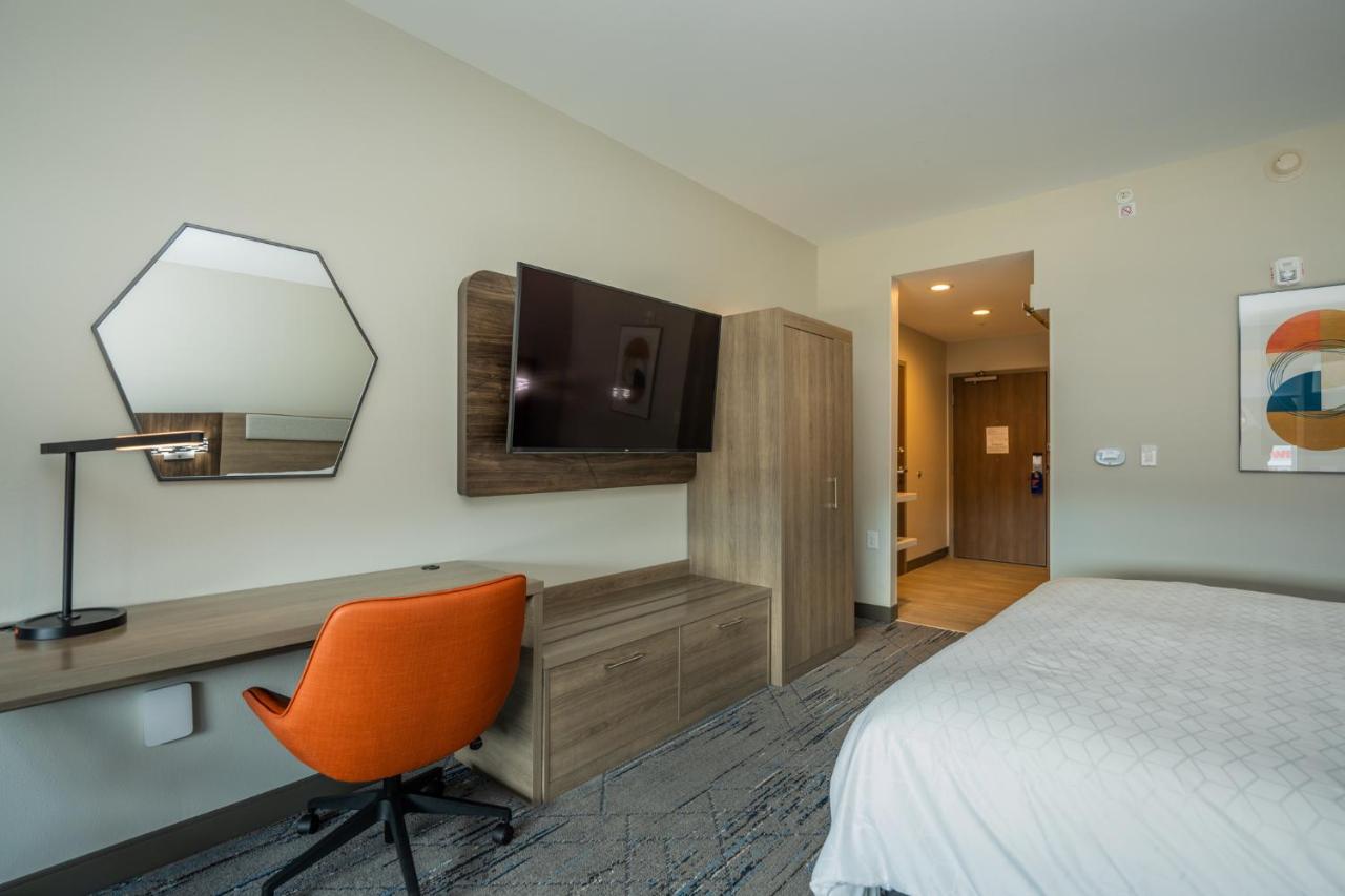 Holiday Inn Express & Suites Charlottesville By Ihg Bagian luar foto