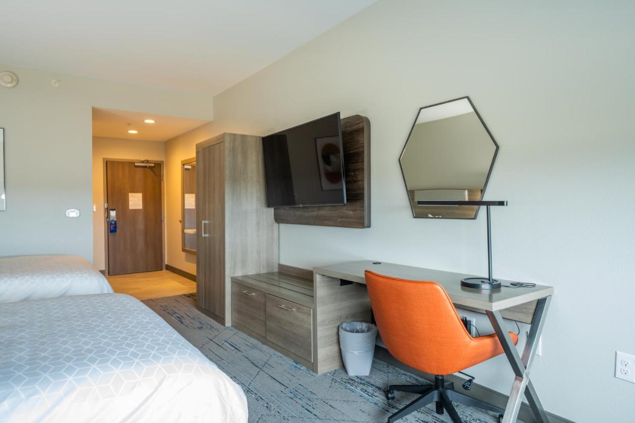 Holiday Inn Express & Suites Charlottesville By Ihg Bagian luar foto