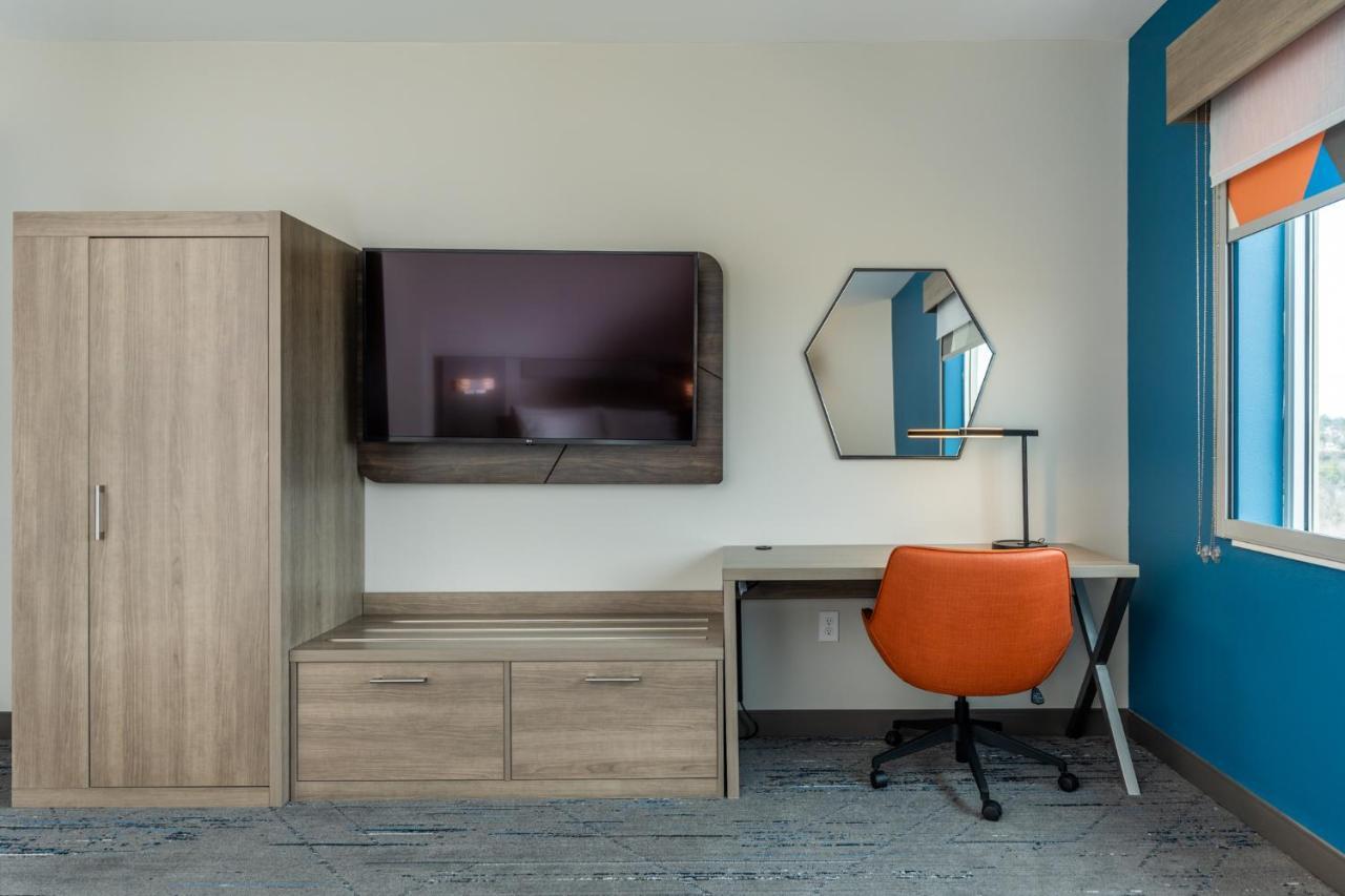 Holiday Inn Express & Suites Charlottesville By Ihg Bagian luar foto
