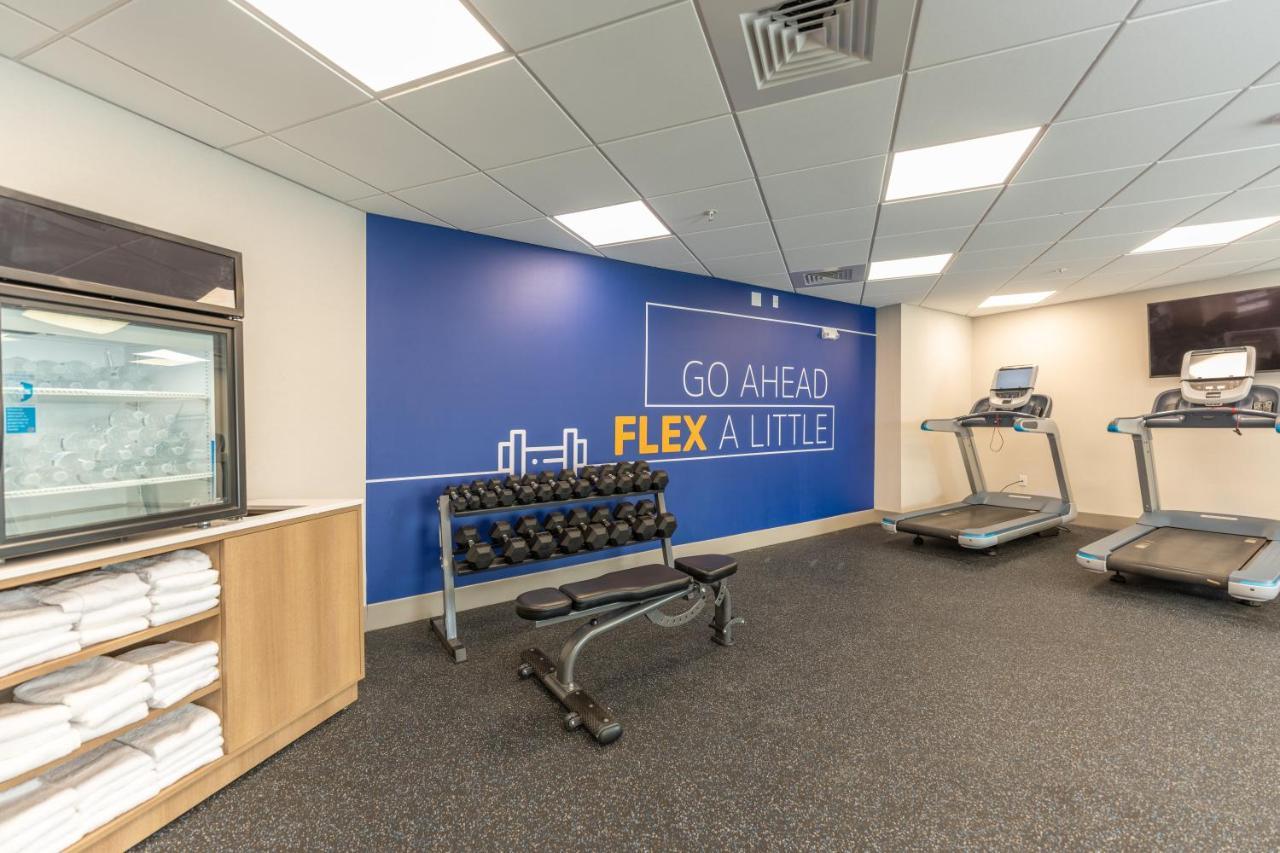 Holiday Inn Express & Suites Charlottesville By Ihg Bagian luar foto